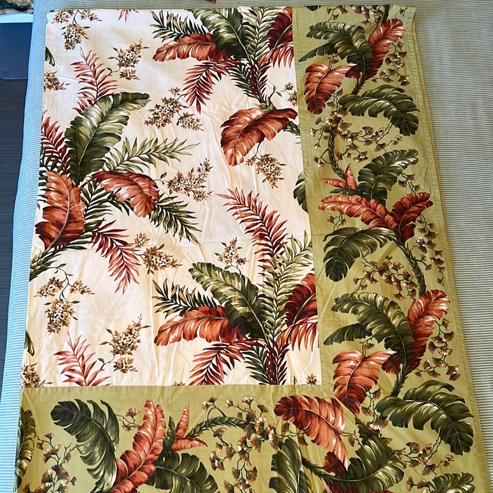 Large Rectangle Charter Club Tablecloth and Napkin Set